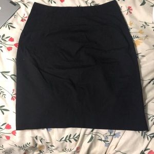 Black skirt with small fake slit Banana Republic size 2